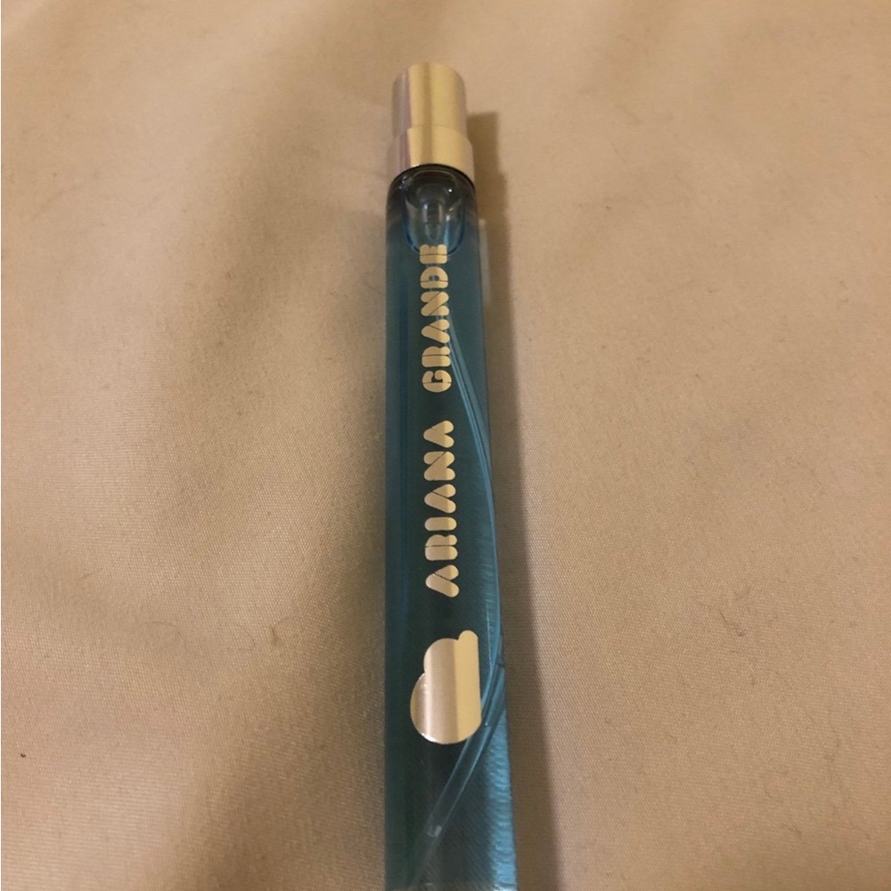 Ariana Grande Perfume
